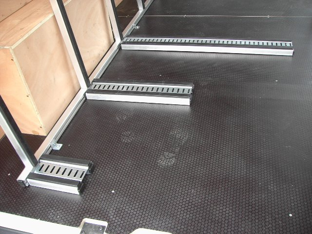 Étagère modulaire en métal pour véhicule utilitaire