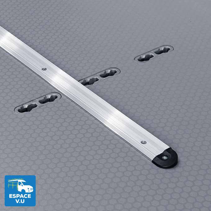 Butée de plancher pour l'aménagement de véhicule utilitaire par Espace V.U Sarl aménageur de camion et camionnette en atelier mobile à Bordeaux en Gironde 33, Charente 16, Charente-Maritime 17, Dordogne 24 et Lot-et-Garonne 47.