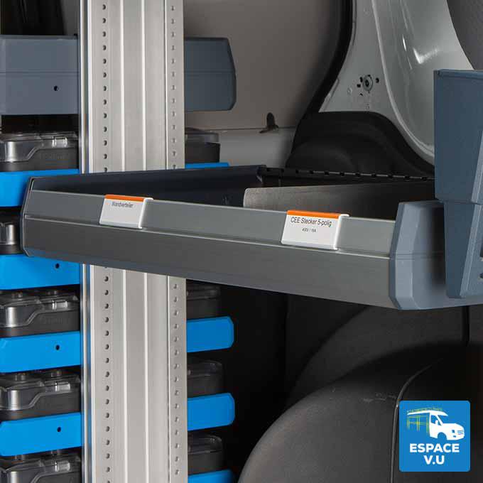 Étagère de rayonnage métallique Sortimo SR5 pour l'aménagement de véhicule utilitaire Sortimo SR5, et l'équipement intérieur de fourgon et fourgonnette pour les artisans, entreprise tpe, pme, collectivité locale et grand compte par Espace V.U Sarl station Sotimo by Gruau agréée à Bordeaux en Gironde 33, Charente 16, Charente-Maritime 17, Dordogne 24 et Lot-et-Garonne 47.