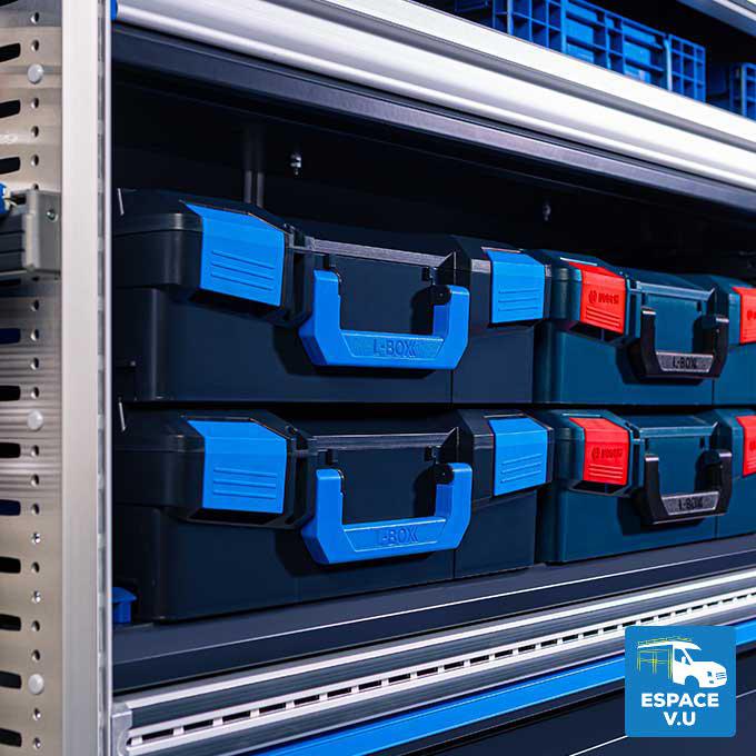 Mallette de rangement L-BOXX pour l'outillage et T-BOXX pour les consommables dans l'aménagement de véhicule utilitaire « GLOBELYST 4 », et l'équipement intérieur de fourgon et fourgonnette pour les artisans, entreprise tpe, pme, collectivité locale et grand compte par Espace V.U Sarl station Sotimo by Gruau agréée à Bordeaux en Gironde 33, Charente 16, Charente-Maritime 17, Dordogne 24 et Lot-et-Garonne 47.