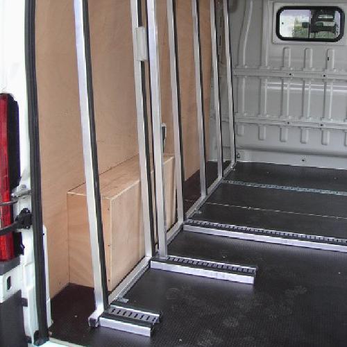 Pupitre latéral intérieur pour Expert thermique ou électrique, berce-vitre intérieur, porte-verre pour l'équipement de fourgon et de véhicule utilitaire artisan, entreprise PME, grand compte et collectivité locale par Espace V.U Sarl station Sortimo by Gruau, aménageur et créateur de véhicule utilitaire atelier à Bordeaux en Gironde, Dordogne, Charente, Charente-Maritime, Lot-et-Garonne. Vente directe usine.