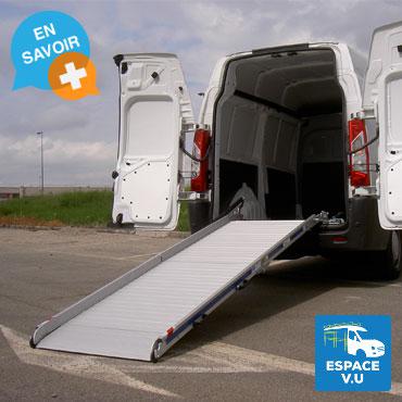 Obtenez un devis pour une rampe de chargement pliable avec une capacité de charge de 400 kg pour l'équipement d'un véhicule utilitaire léger par Espace V.U Sarl, station Sortimo by Gruau, aménageur de véhicule professionnel à Bordeaux en Gironde 33, Charente 16, Charente-Maritime 17, Dordogne 24 et Lot-et-Garonne 47. Vente directe usine dans toute France.