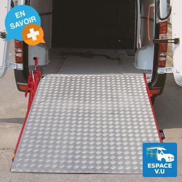 Obtenez un devis pour une rampe de chargement rabattable en un seul pan et pivotante avec une capacité de charge de 600 kg à 1800 kg pour l'équipement d'un véhicule utilitaire léger par Espace V.U Sarl, station Sortimo by Gruau, aménageur de véhicule professionnel à Bordeaux en Gironde 33, Charente 16, Charente-Maritime 17, Dordogne 24 et Lot-et-Garonne 47. Vente directe usine dans toute France.