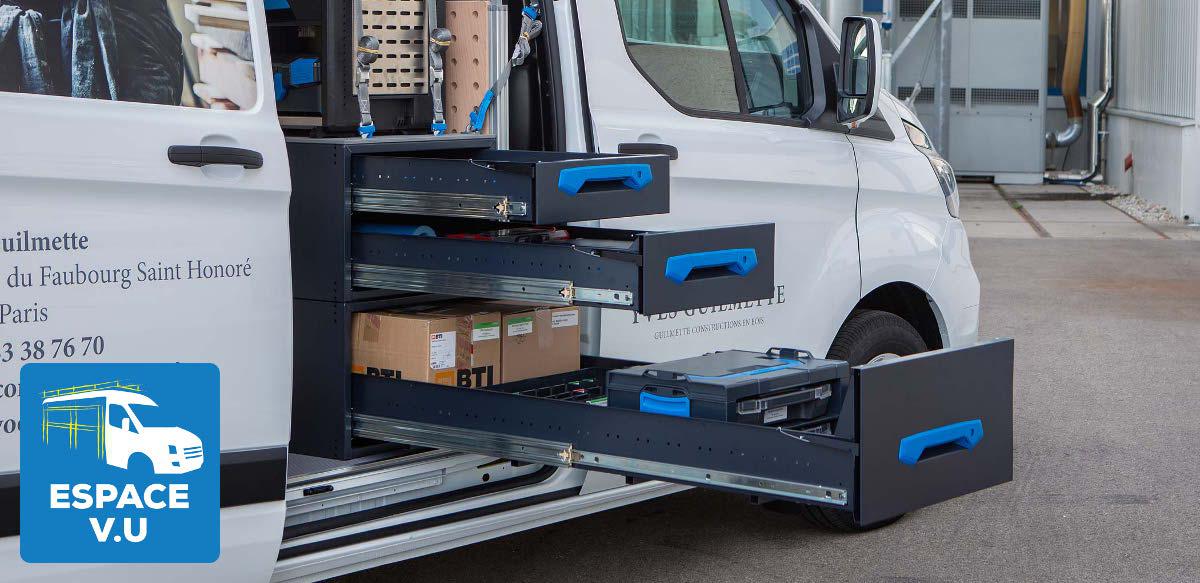 Tiroir métallique de grande capacité pour l’équipement de véhicule utilitaire artisan – entreprise. Tiroir double plancher pour système d’aménagement idéal des fourgonnettes professionnelles. Agencement de fourgon avec la gamme JUMBO UNIT  par Espace V.U Sarl, station Sortimo by Gruau à Bordeaux en Gironde 33, Charente 16, Charente-Maritime 17, Dordogne 24 et Lot-et-Garonne 47.