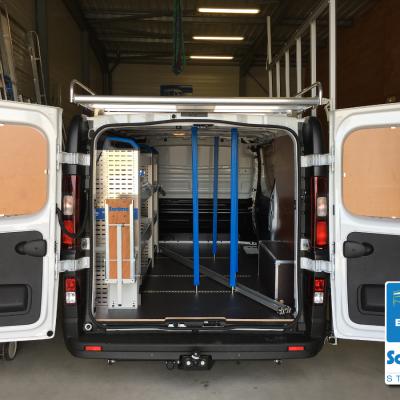 Aménagement en métal et équipement d'un véhicule utilitaire Renault Trafic L1H1.
