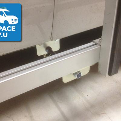 Système de verrouillage rapide avec une goupille de sécurité.