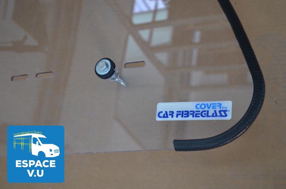 Parois en plexiglas pour voiture norme R43 conforme au vitrages automobiles, distribué par Espace V.U Sarl