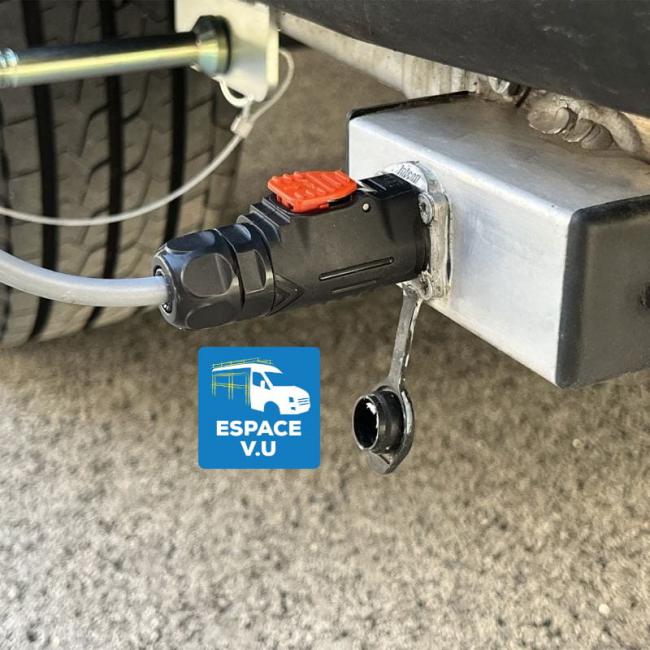 Pupitre porte-verre pour véhicule utilitaire, berce-vitre sur le côté du camion des menuisiers.