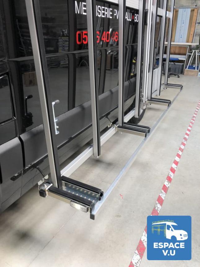 Porte-verre latéral, pupitre de transport pour véhicule utilitaire.