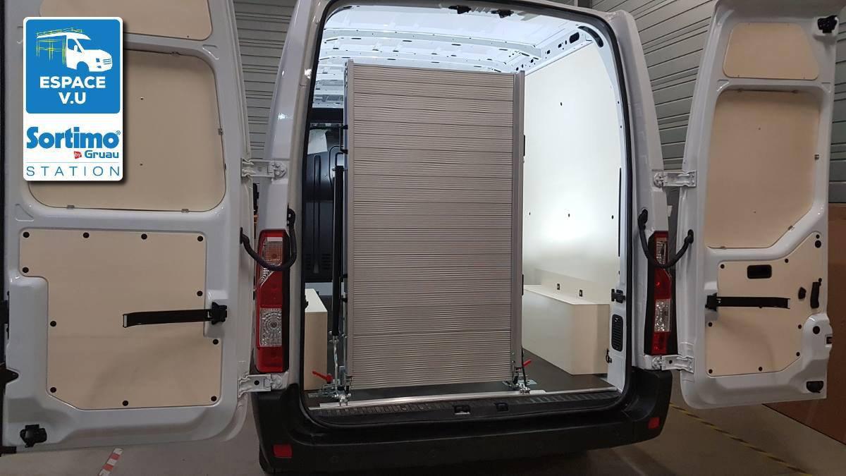 Rampe de chargement en aluminium pour véhicule utilitaire.