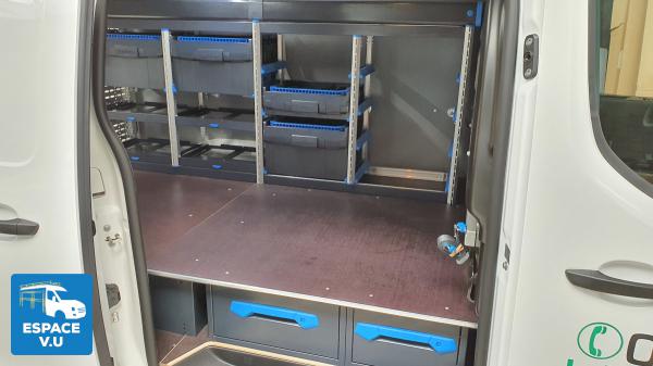 Aménagement pour un Jumpy M utilitaire d'un artisan plombier électricien en Gironde.