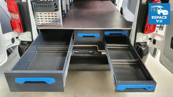 Aménagement pour un Jumpy M utilitaire d'un artisan plombier électricien en Gironde.