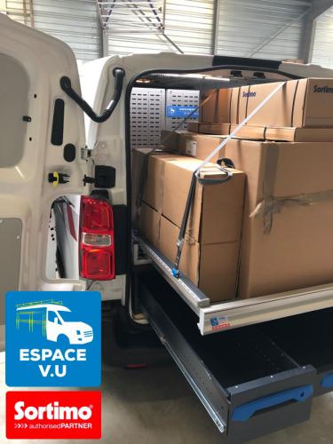 Aménagement pour un Citroën Jumpy M utilitaire double porte latérale en véhicule atelier.