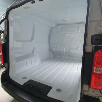 Doublage, placage en polyester pour véhicule utilitaire. Habillage intérieur plastifié, stratifié.