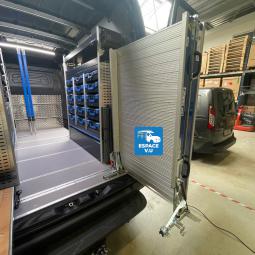 Aménagement de Sprinter utilitaire camion pour un artisan plombier chauffagiste en Gironde.