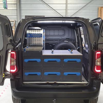 Agencement du Berlingo utilitaire (van) réalisé pour une entreprise de radio télécommunication en Nouvelle-Aquitaine avec un équipement sur mesure Sortimo.