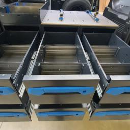 Agencement du Berlingo utilitaire (van) réalisé pour une entreprise de radio télécommunication en Nouvelle-Aquitaine avec un équipement sur mesure Sortimo.