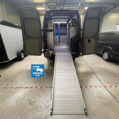 Aménagement de Sprinter utilitaire camion pour un artisan plombier chauffagiste en Gironde.