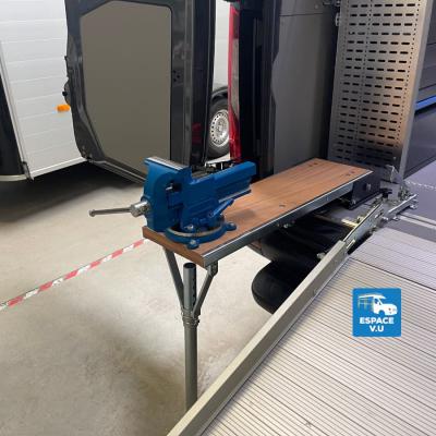 Aménagement de Sprinter utilitaire camion pour un artisan plombier chauffagiste en Gironde.