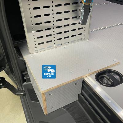 Aménagement de Sprinter utilitaire camion pour un artisan plombier chauffagiste en Gironde.