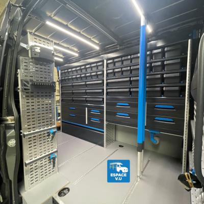 Aménagement de Sprinter utilitaire camion pour un artisan plombier chauffagiste en Gironde.